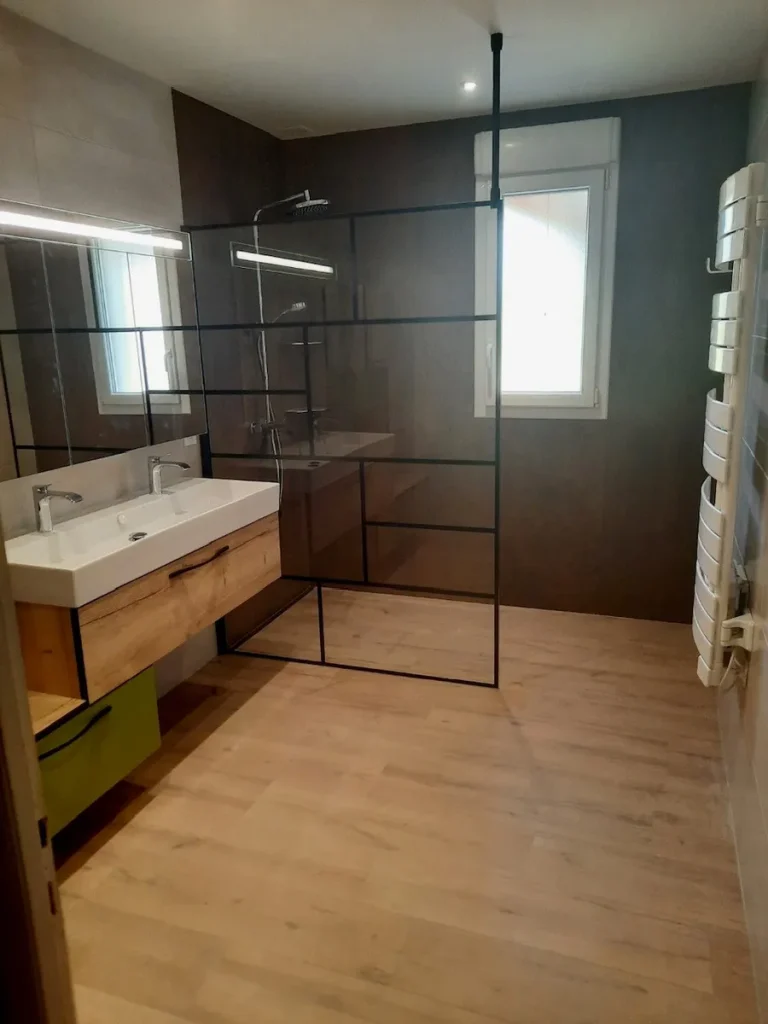 Réalisation d'une salle de bain par Boissinot Fabien à Mouilleron Saint Germain